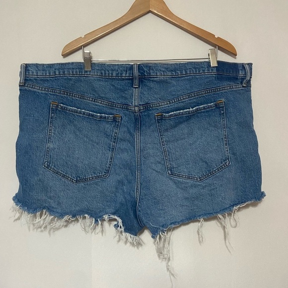 Abercrombie & Fitch EUC high rise distressed medium wash mom shorts size 36/22 - Picture 3 of 4